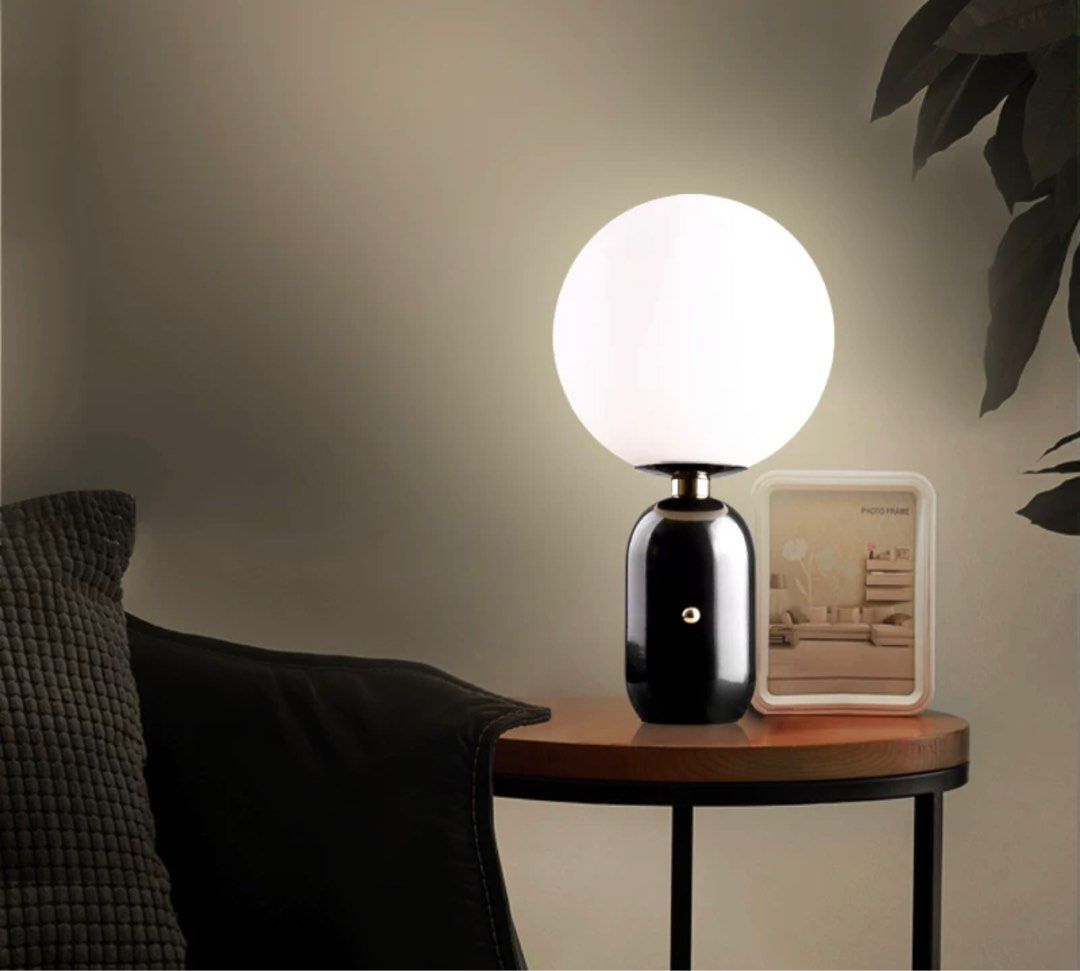 AUSI Table Lamp